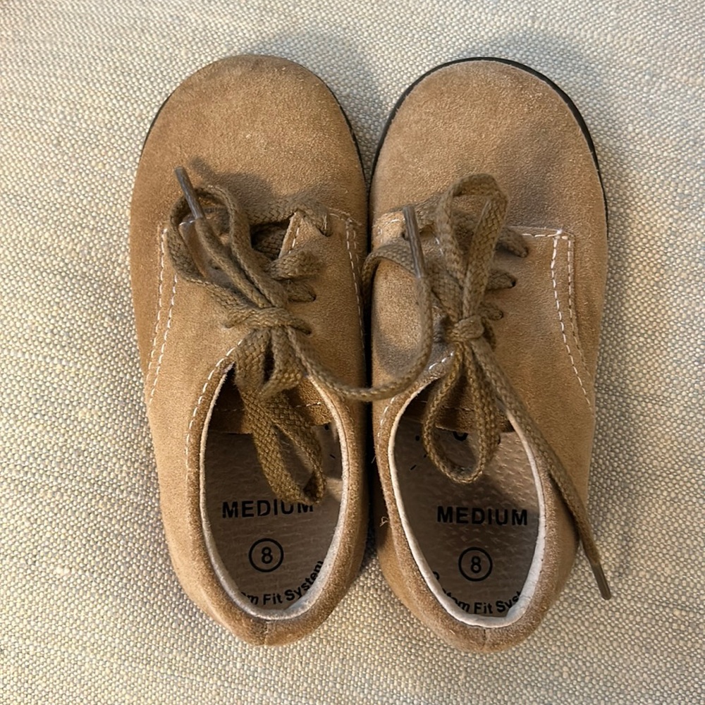 Footmates suede boys shoes.  Casual or dress up!  Great condition!